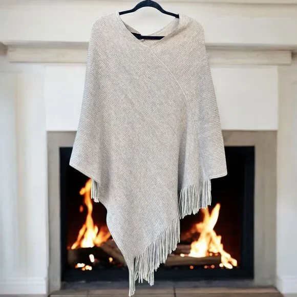 Steve Madden Fringe Poncho Greige Tan Asymmetrical Hem Womens One Size NWOT - Picture 2 of 5